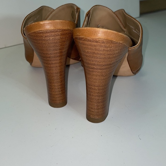 Johnston and Murphy 3" high heel | criscross/woven leather | open toe | size 7 - Picture 4 of 6